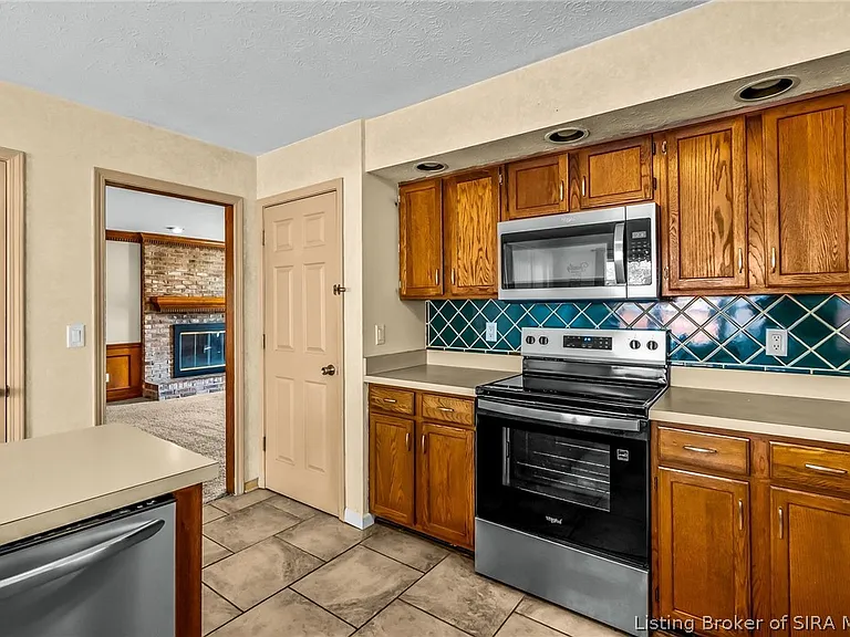 2201 Glenn Abbey — Photo 22
