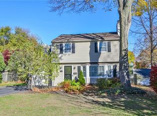 46 Ridgeview Dr, East Rochester, NY 14445