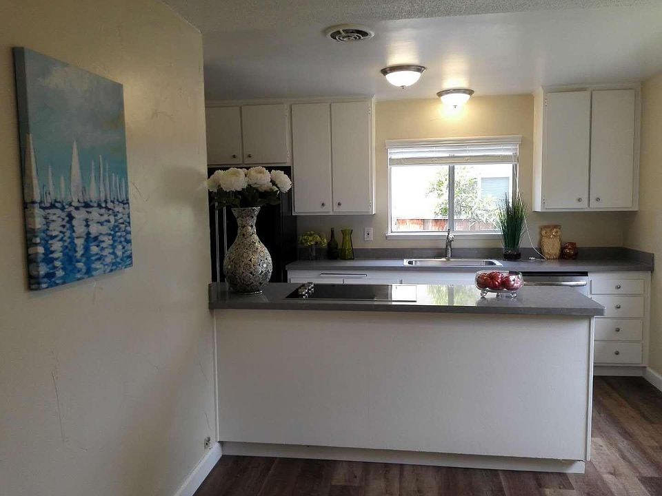 1st image of 959 Henderson Ave #B