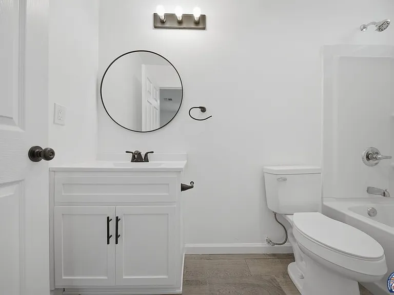 1077 Wozencraft St — Photo 21
