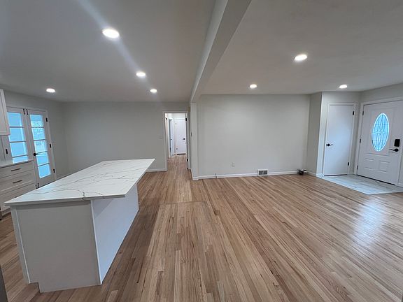 3rd image of 202 Windsor Dr