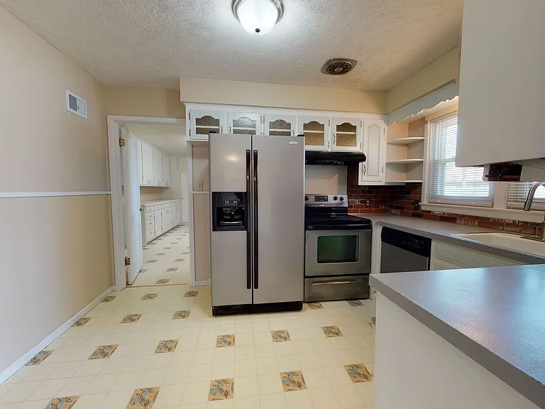 1208 Truman St — Photo 5