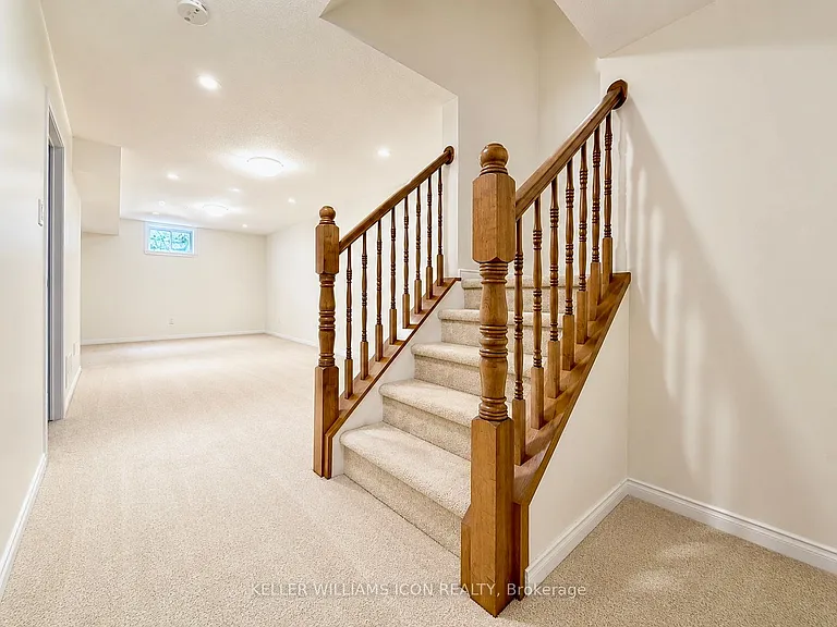 170 Laramie Cres — Photo 24
