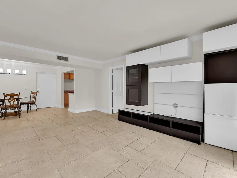490 NW 20th St #1140 — Photo 13