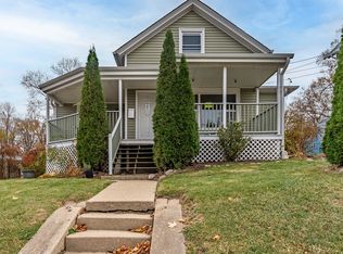 643 Wing St, Elgin, IL 60123