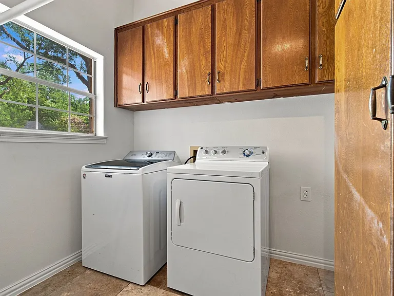 1205 Shannon Ln — Photo 30