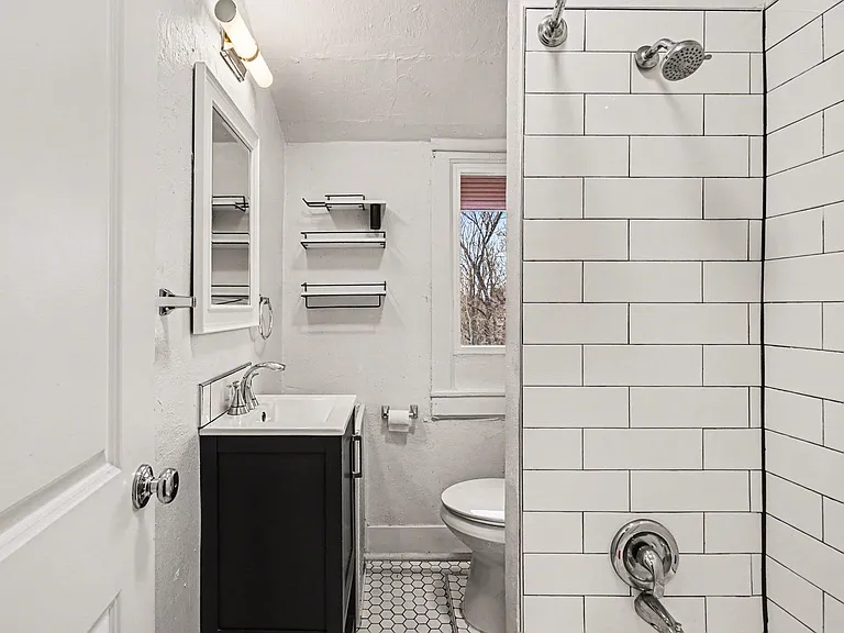 1159 N Corona St — Photo 9