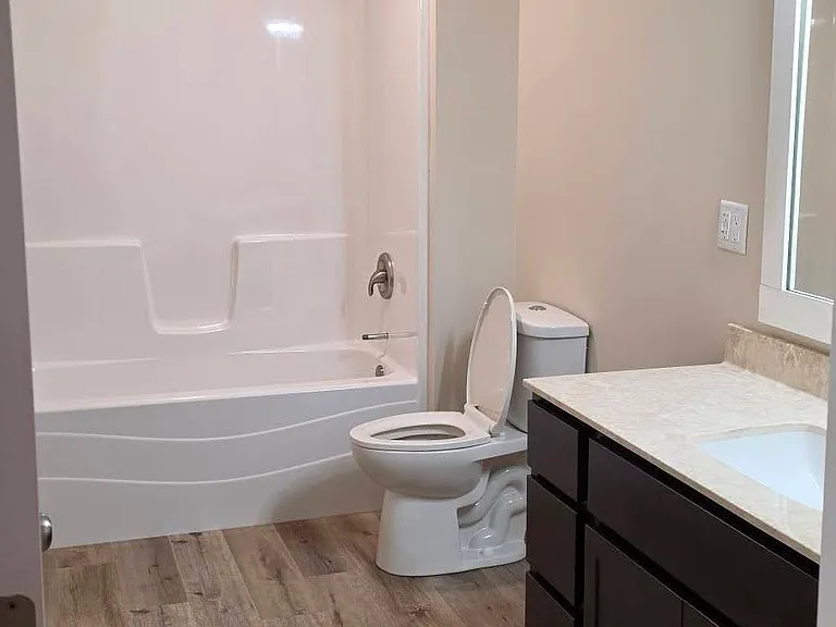 4231 S Johnson Rd — Photo 3