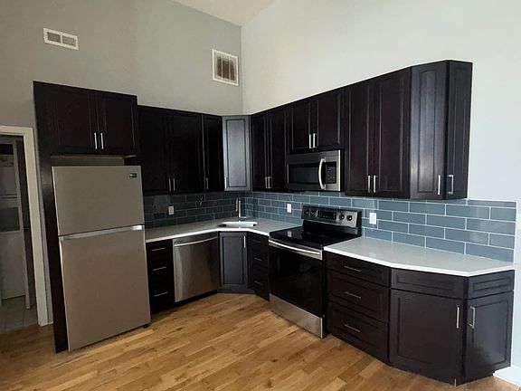 5th image of 1519 W Girard Ave #305