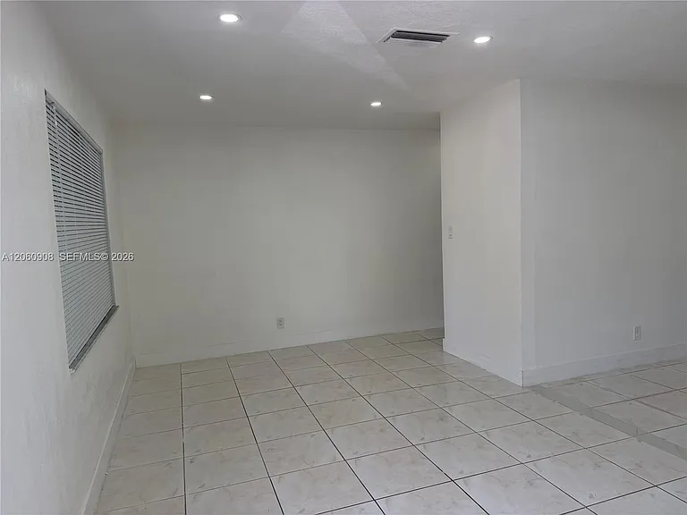 732 SW 6th St #732 — Photo 8
