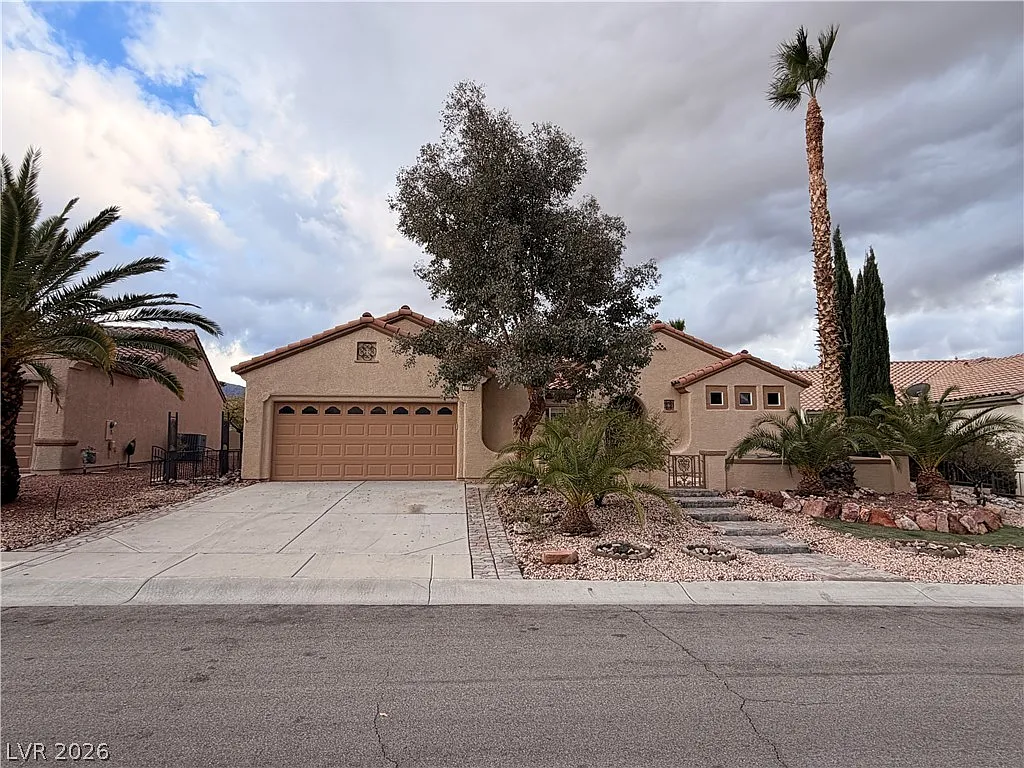 3 bed, 2.0 bath, 2190 sqft, $2,416 — Photo 1
