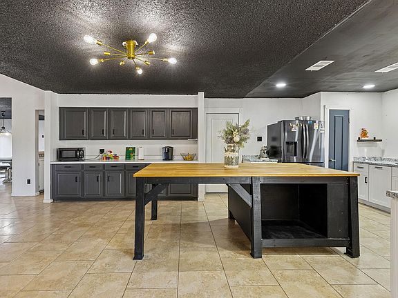5th image of 1202 Green Briar Dr