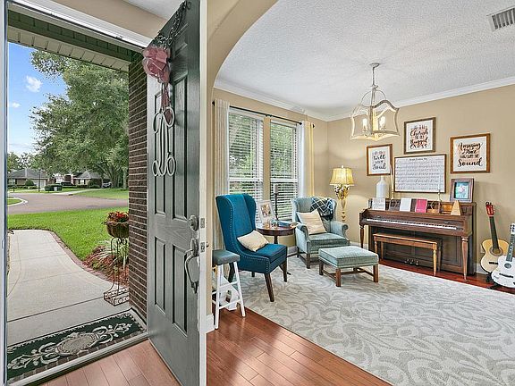 5th image of 1076 E Emilys Walk Ln