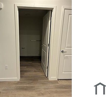 4th image of 8789 Greenback Ln