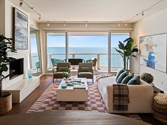 3rd image of 22664 Pacific Coast Hwy APT 2