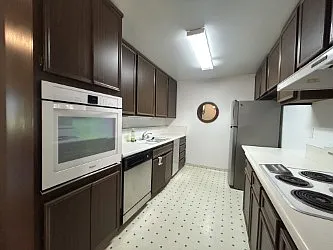 570 Peach St #11 — Photo 4