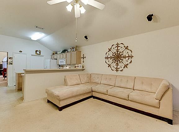 3rd image of 1031 Carlsbad Dr