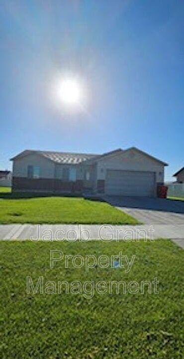 1st image of 2910 N Golden Rod Dr