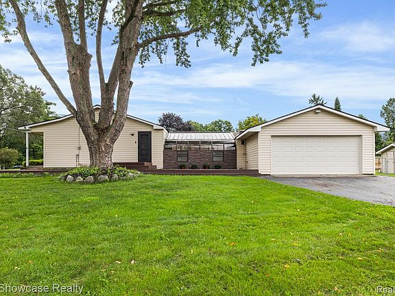 2nd image of 2755 Willow Ln