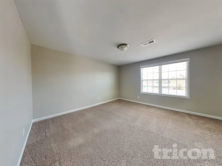 925 Beverly Ct — Photo 11