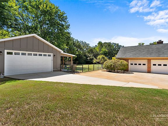 4th image of 214 Devon Way