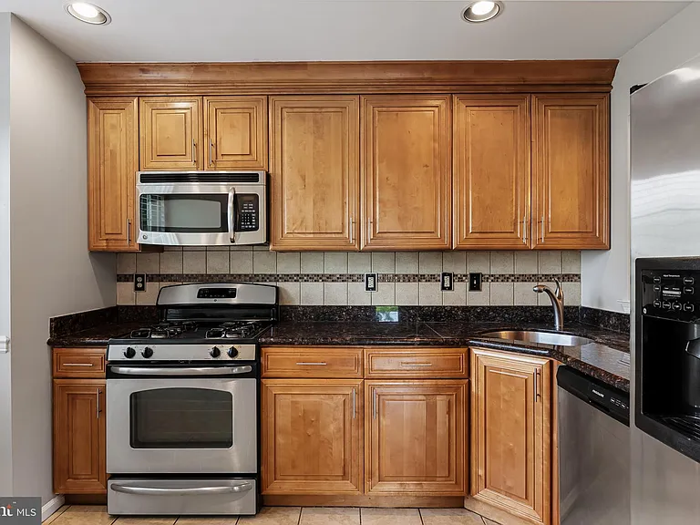 419 Atlanta Ct — Photo 10