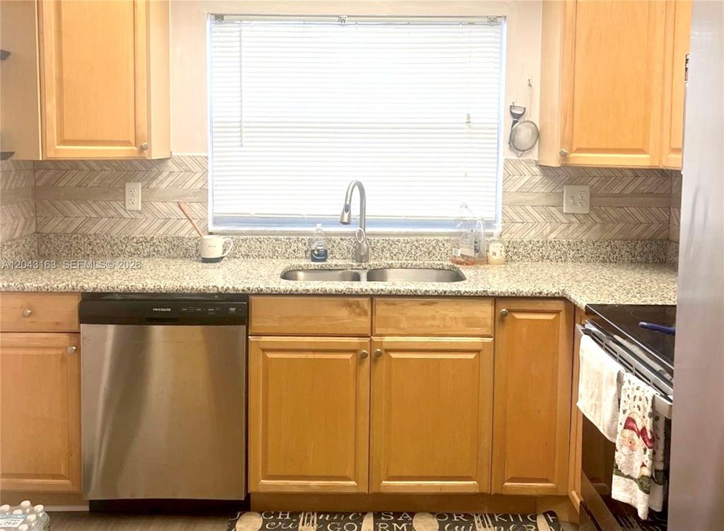 9481 Sunrise Lakes Blvd APT 208, Sunrise, FL - View 4