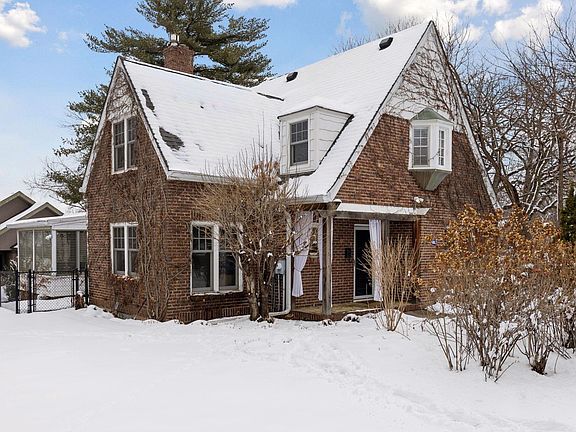 3rd image of 4017 Shoreline Dr