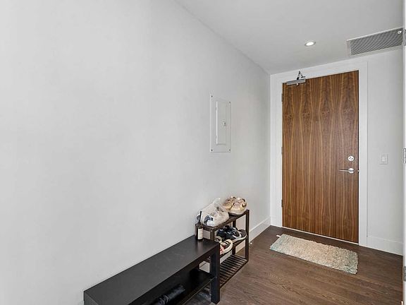 4th image of 1025 5th Ave SW #907
