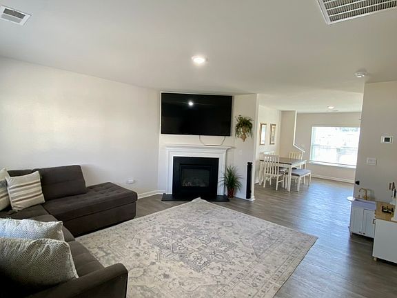 2nd image of 105 Rustic Ridge Dr