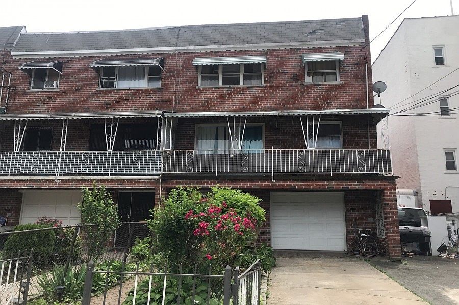 1st image of 812 E 225th St