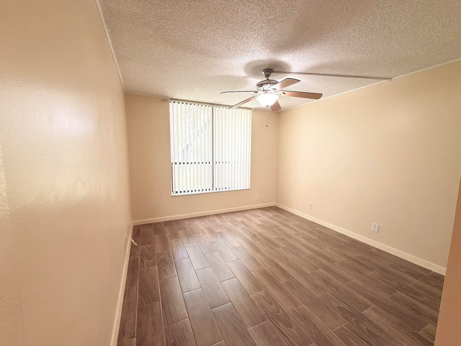 2 bed, 2.0 bath, 1040 sqft, $1,700 — Photo 3