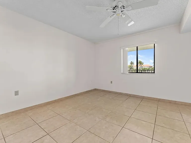 801 Seafarer Cir #302 — Photo 11