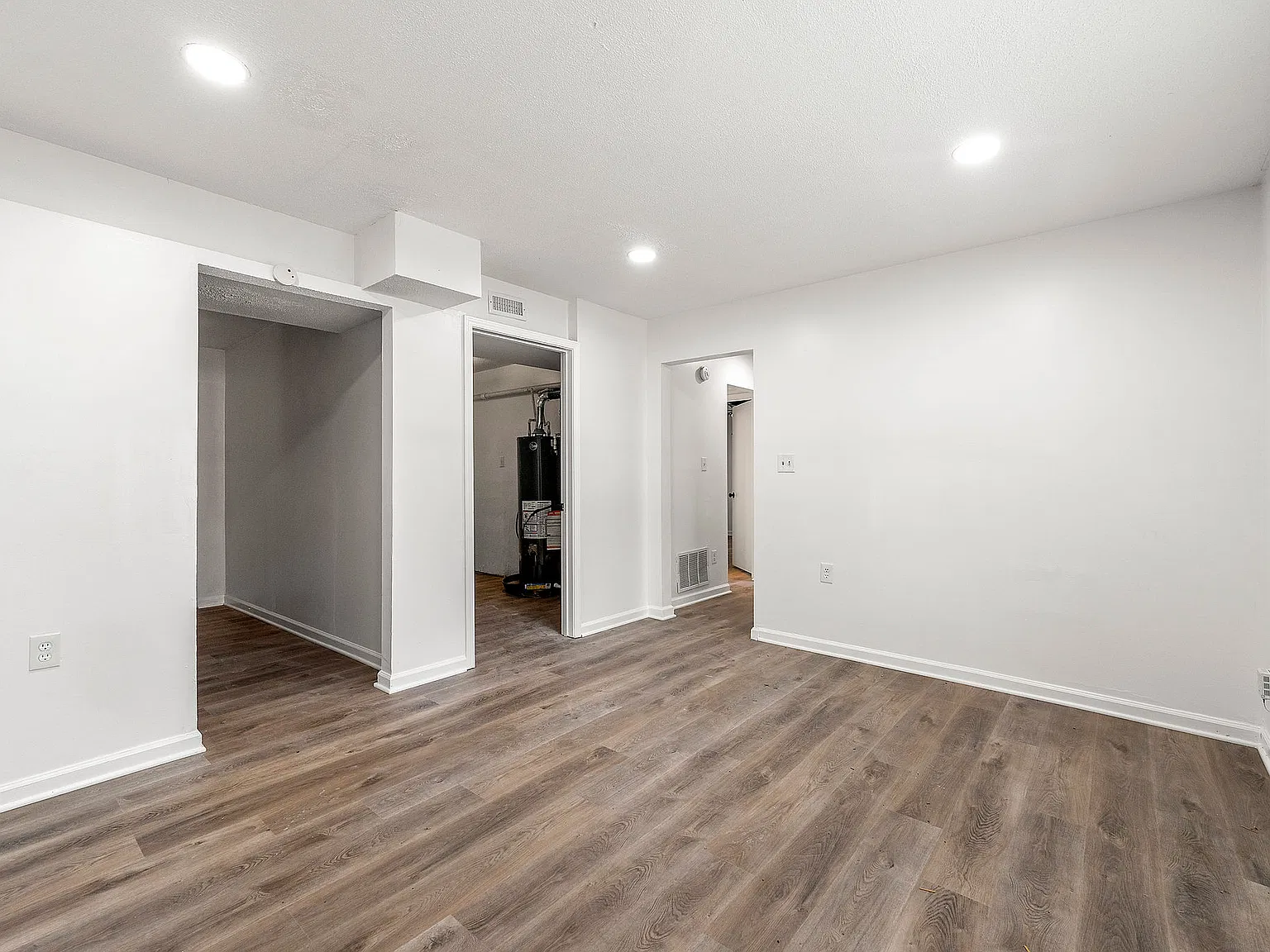 5 bed, 2737 sqft, $2,249 — Photo 3