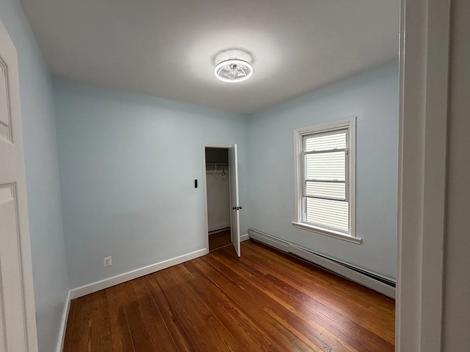 869 Brock Ave — Photo 4