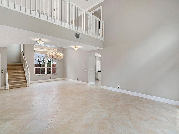 4th image of 7706 Colony Palm Dr