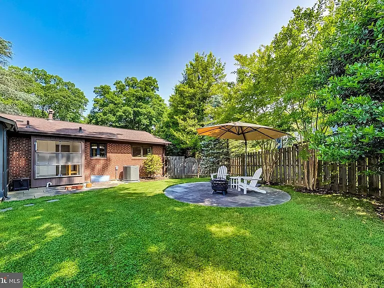 6515 E Halbert Rd — Photo 35