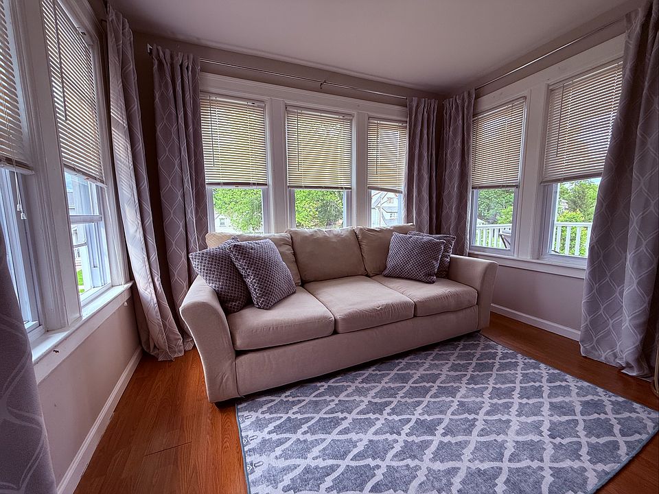 Sunroom Room (Facing In)