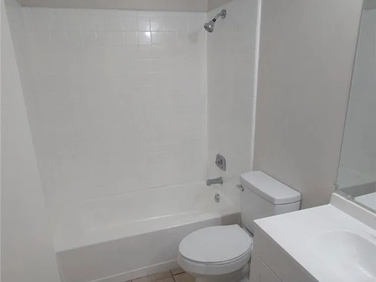 2506 Grasslands Dr — Photo 8