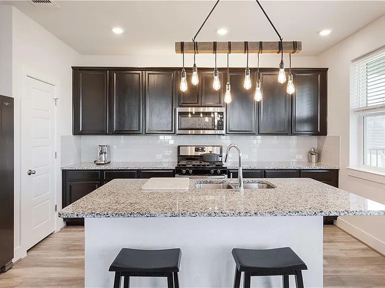 7500 Burnham Pl — Photo 1