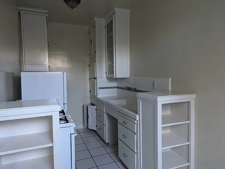 564 N Larchmont Blvd #303 — Photo 4