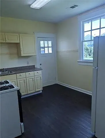 1235 Josephine St — Photo 7