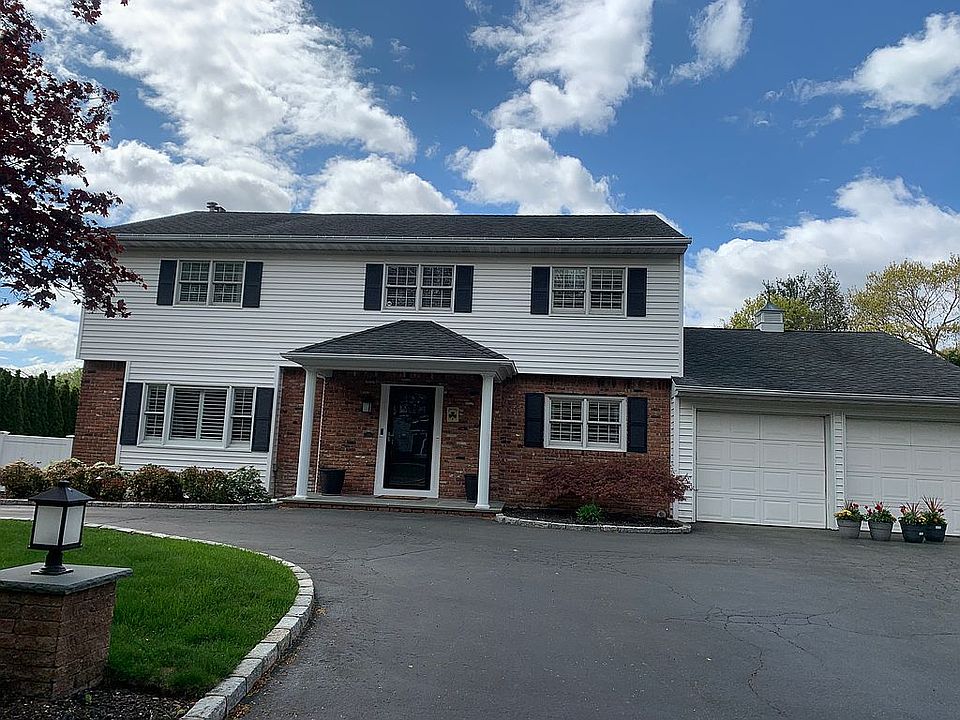 1st image of 115 Twin Oaks Dr