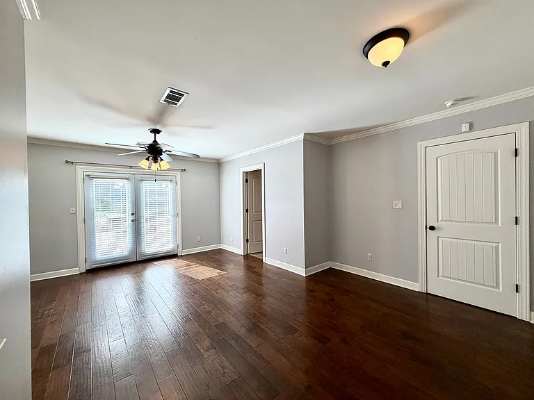 904 Lynn Cir — Photo 10