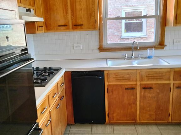 3rd image of 8015 S Komensky Ave #1