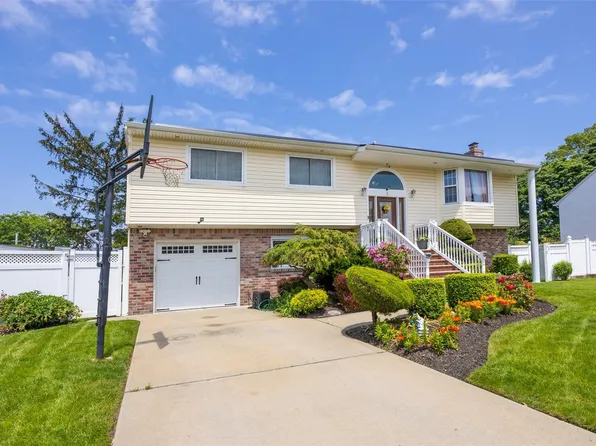 5 Jacqueline Court, West Babylon, NY 11704