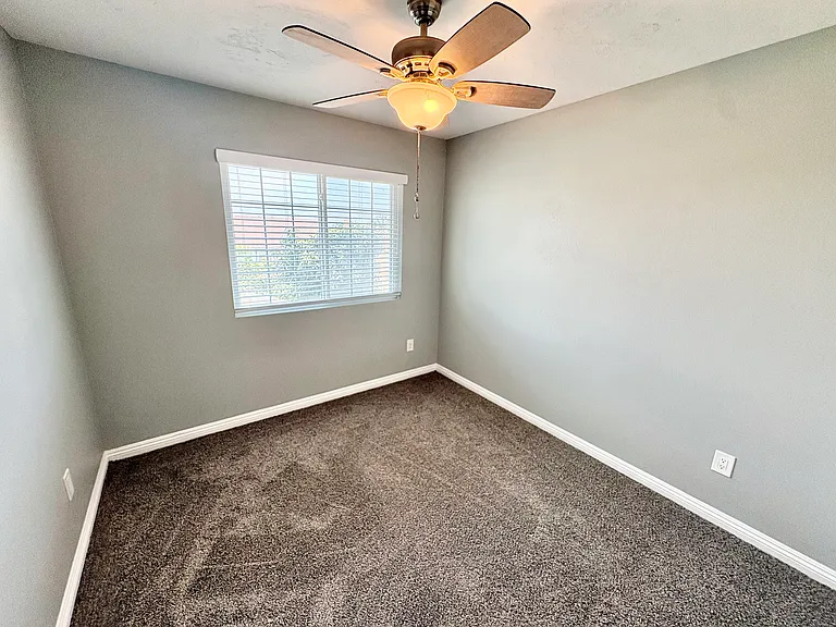 2035 Grove Ave — Photo 16