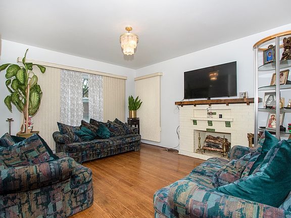5th image of 1823 N Mayfield Ave