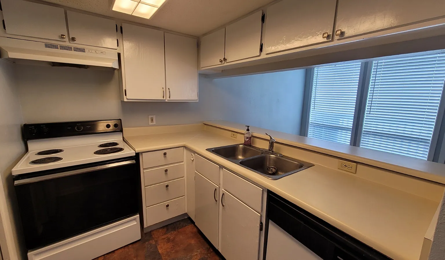 Ocean Dr, 3402 #33 - 1 — Photo 3