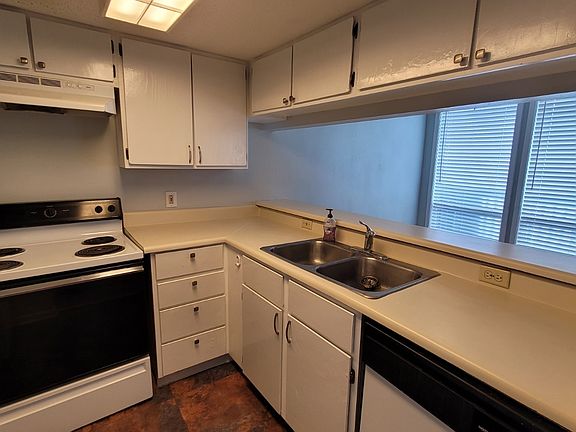 4th image of 3402 Ocean Dr Unit 33-1